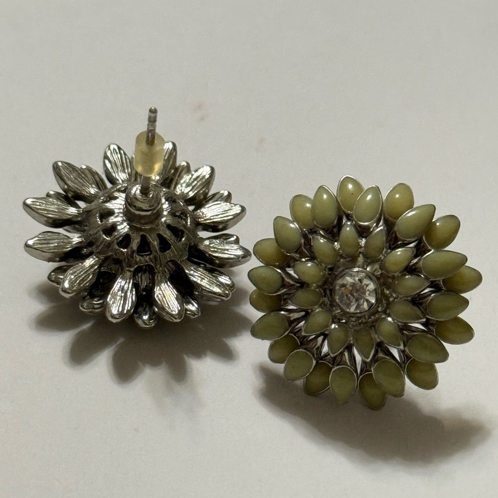 Sterling Silver 925 Elegant Floral Stud Earrings - Picture 6 of 12